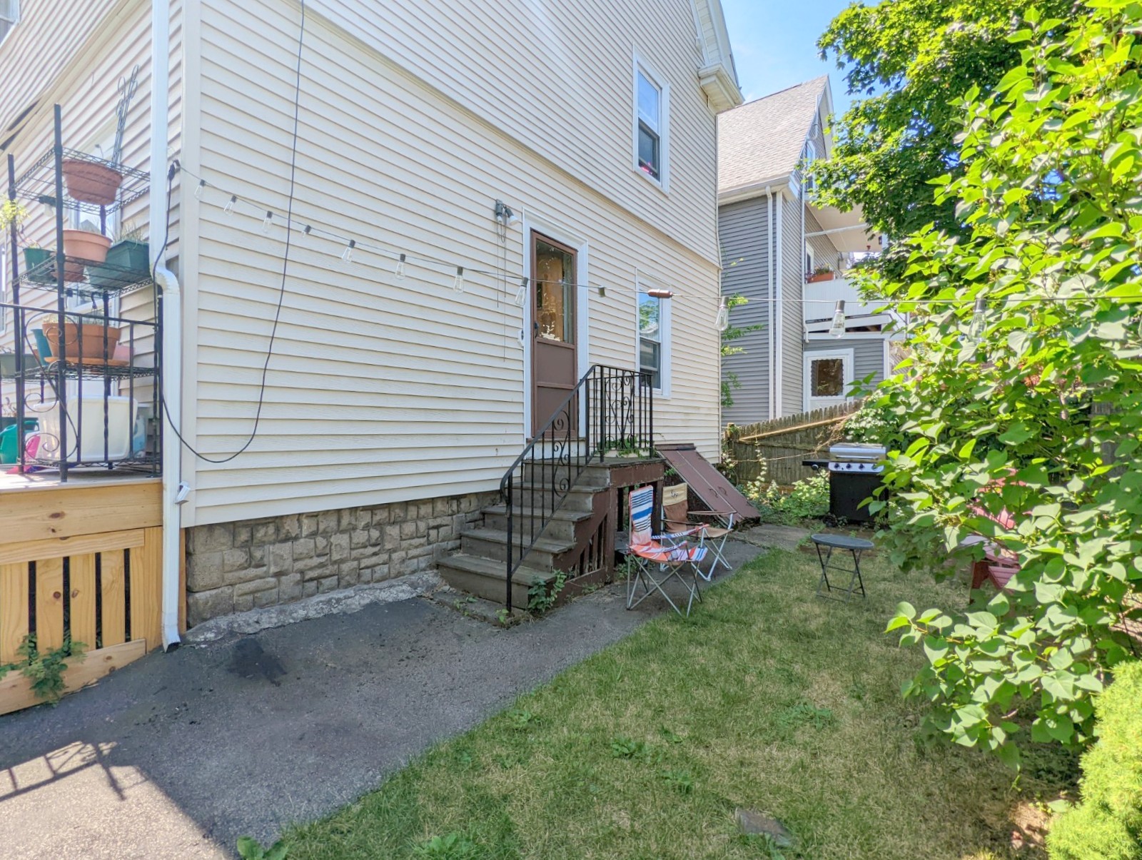 16 Hale Ave, Medford