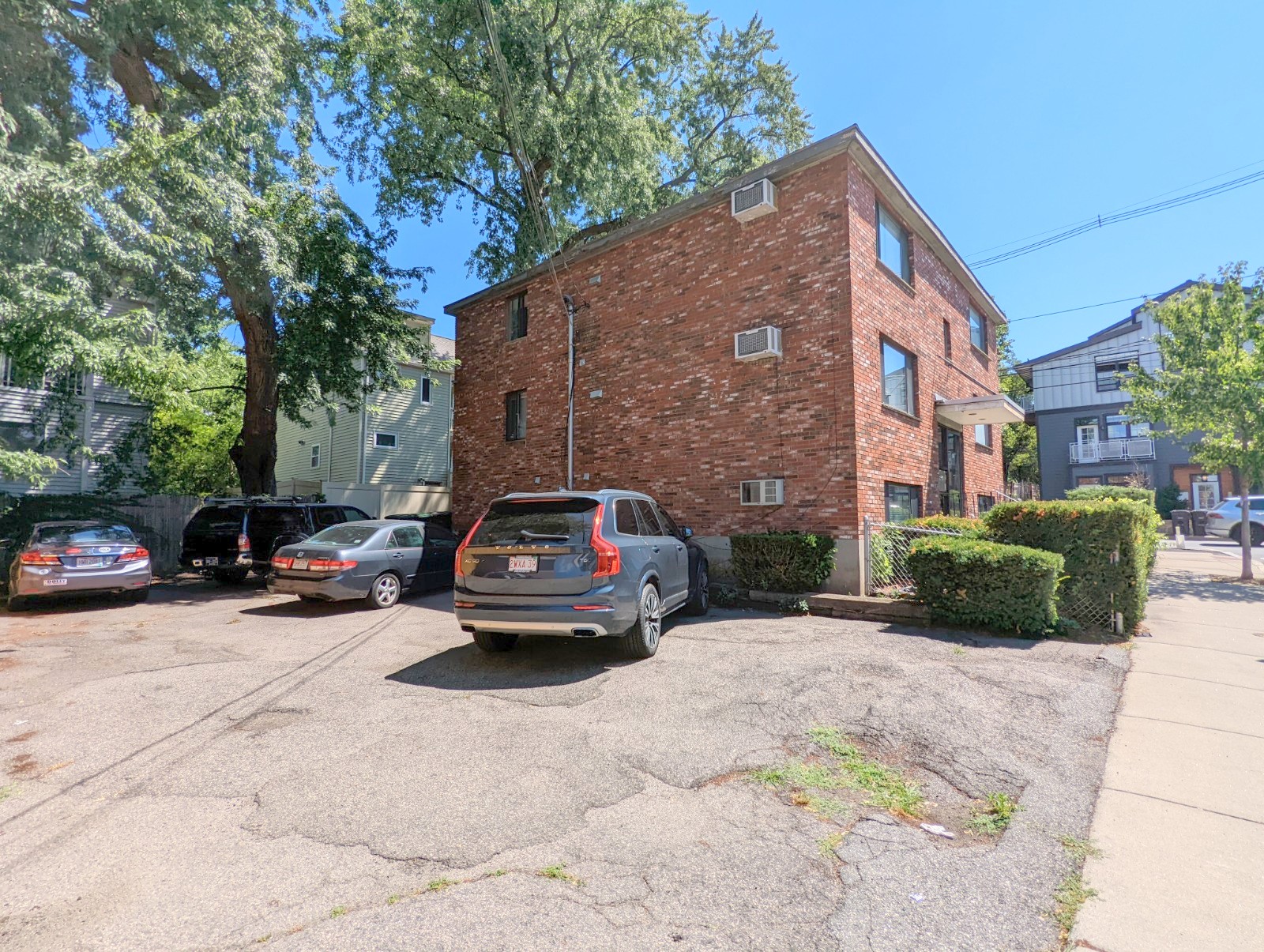 102 Alpine St, Magoun Square