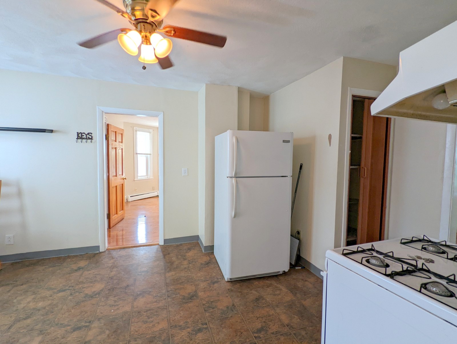 9 Lowell Ter, Magoun Square