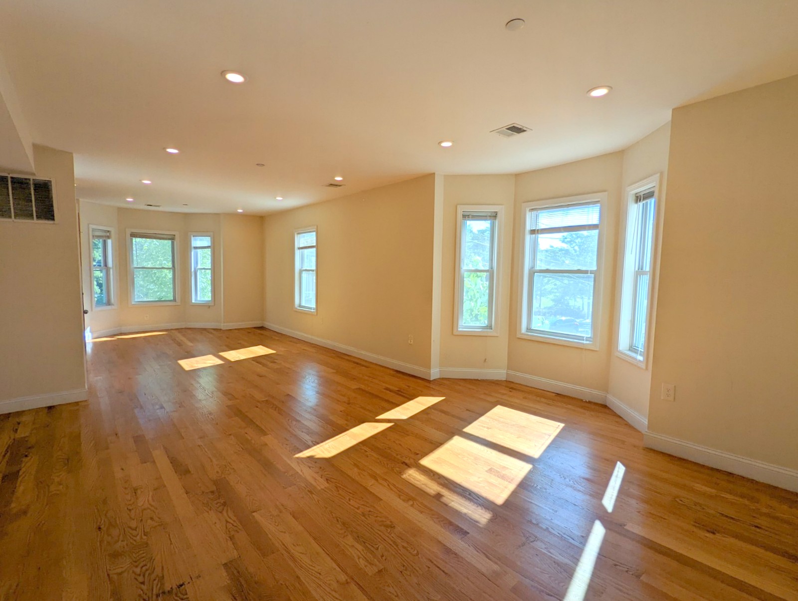 142 Holland St, Davis Square