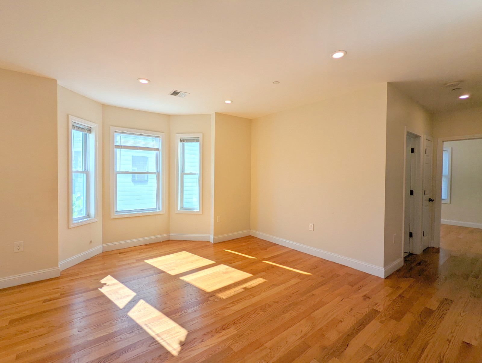 142 Holland St, Davis Square