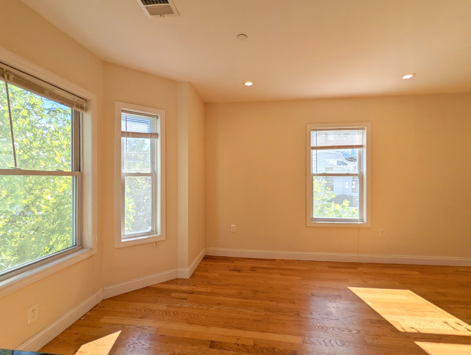 142 Holland St, Davis Square