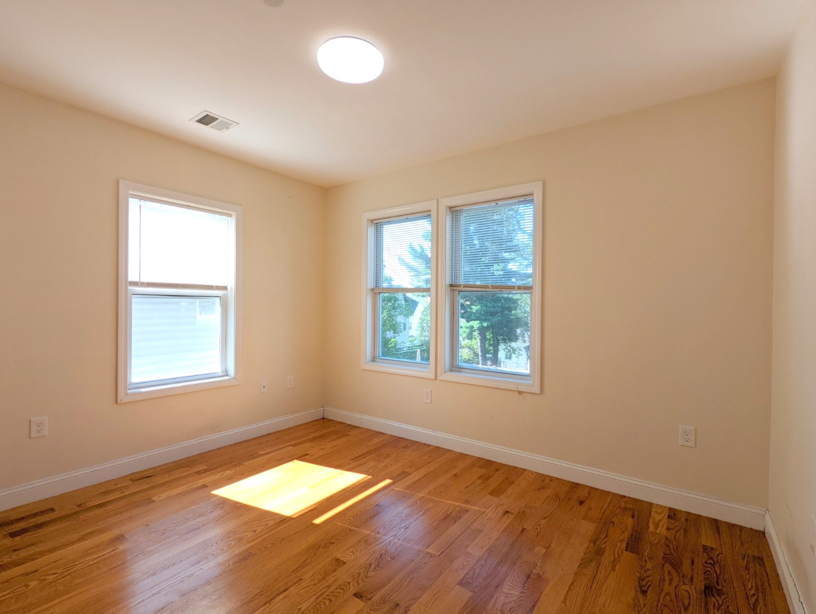 142 Holland St, Davis Square