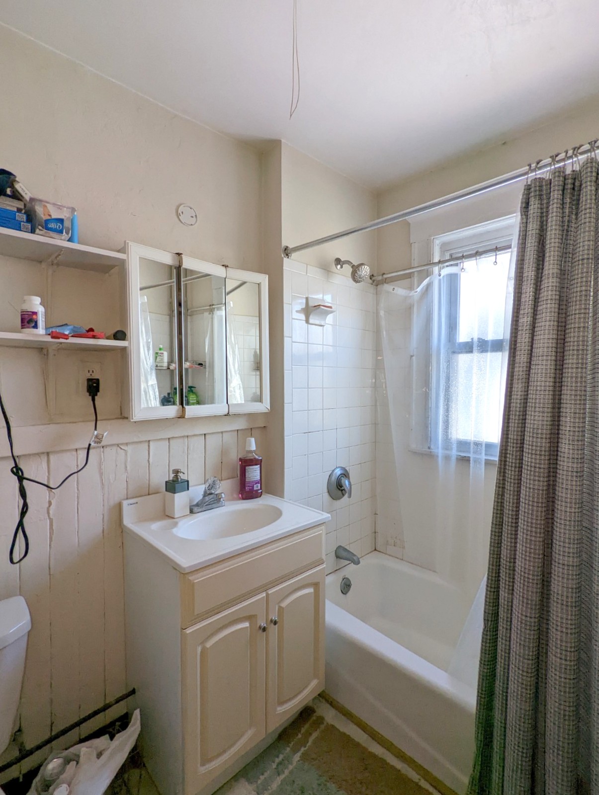 998 Broadway, Davis Square