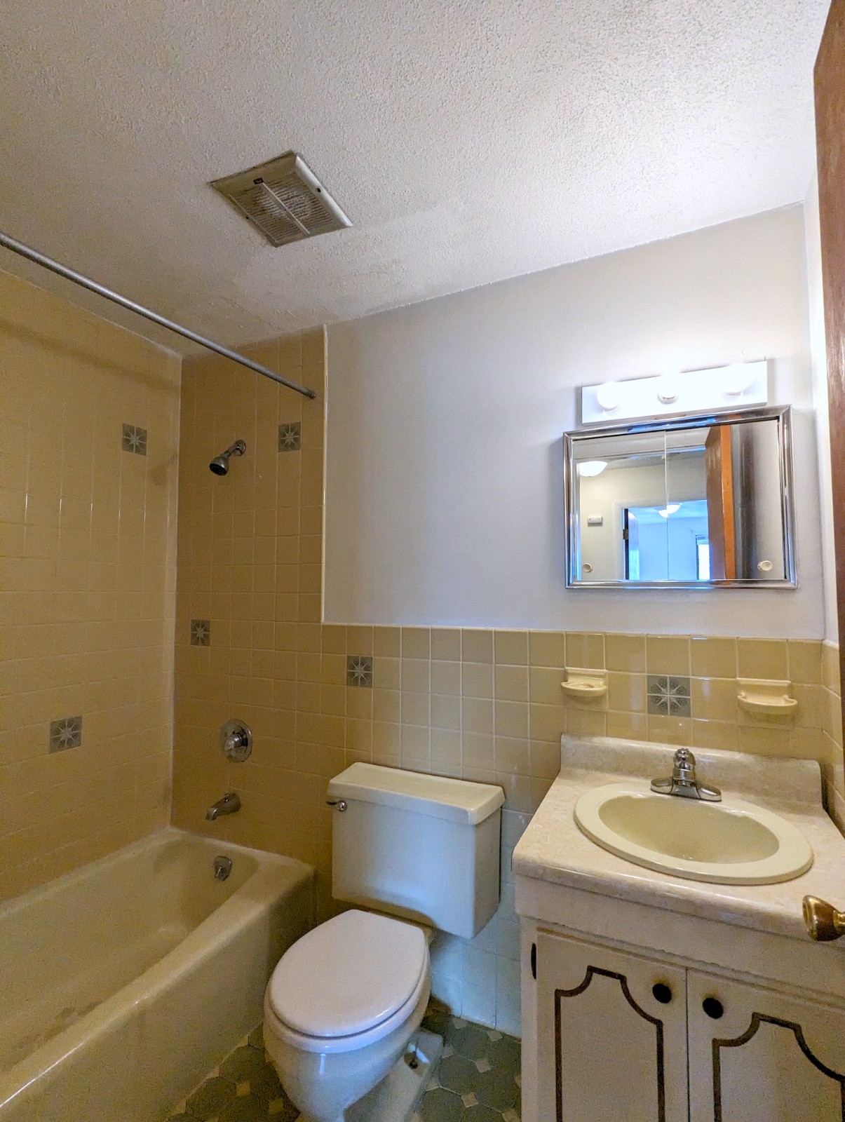 86 Newbury St, Davis Square