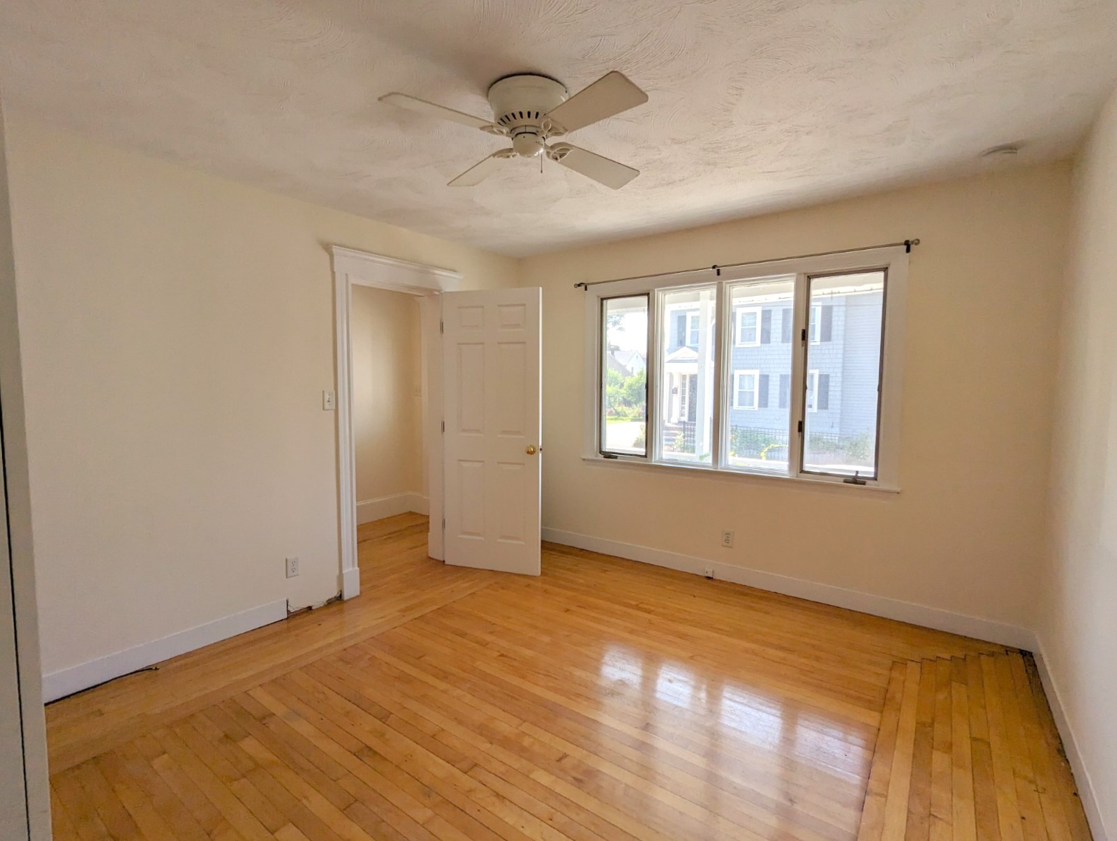 14 Maple Ave, Medford