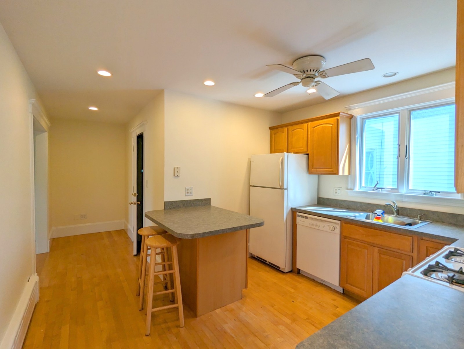 14 Maple Ave, Medford