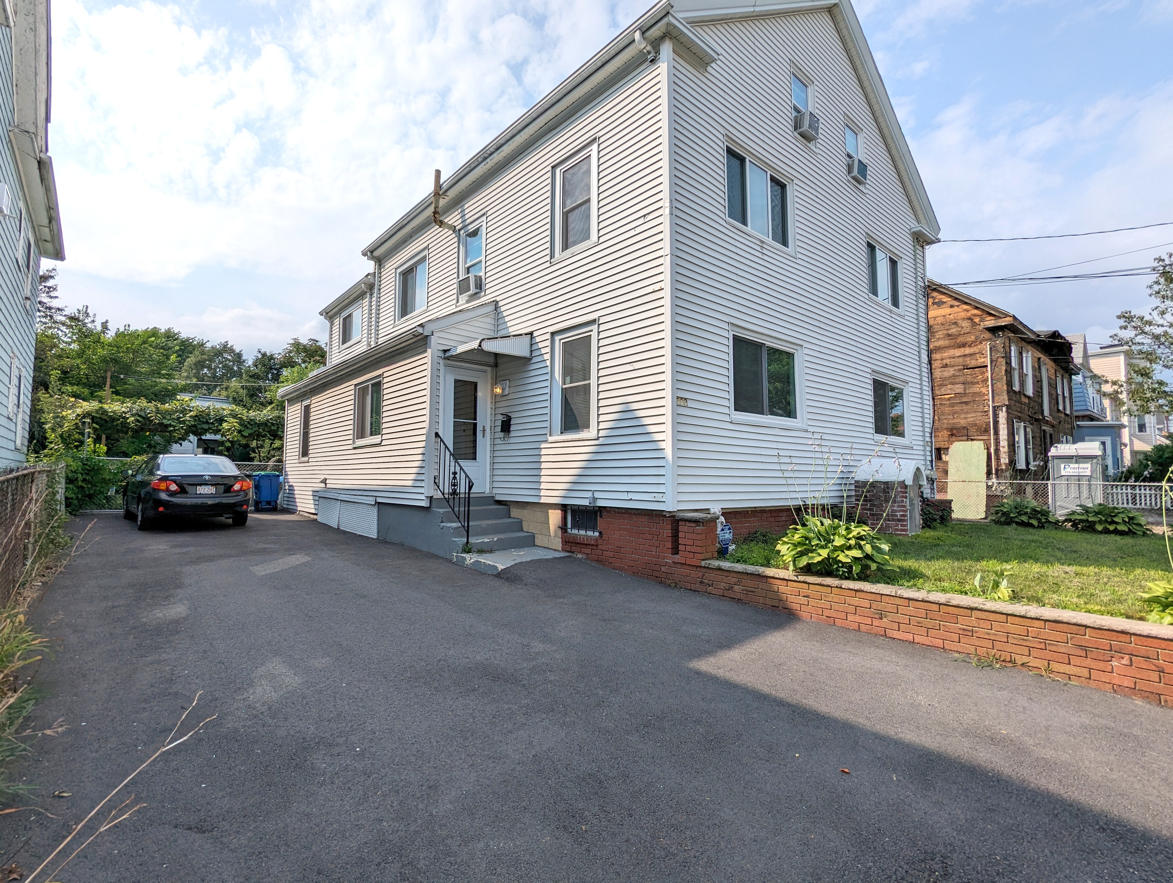 322 Lowell St, Magoun Square