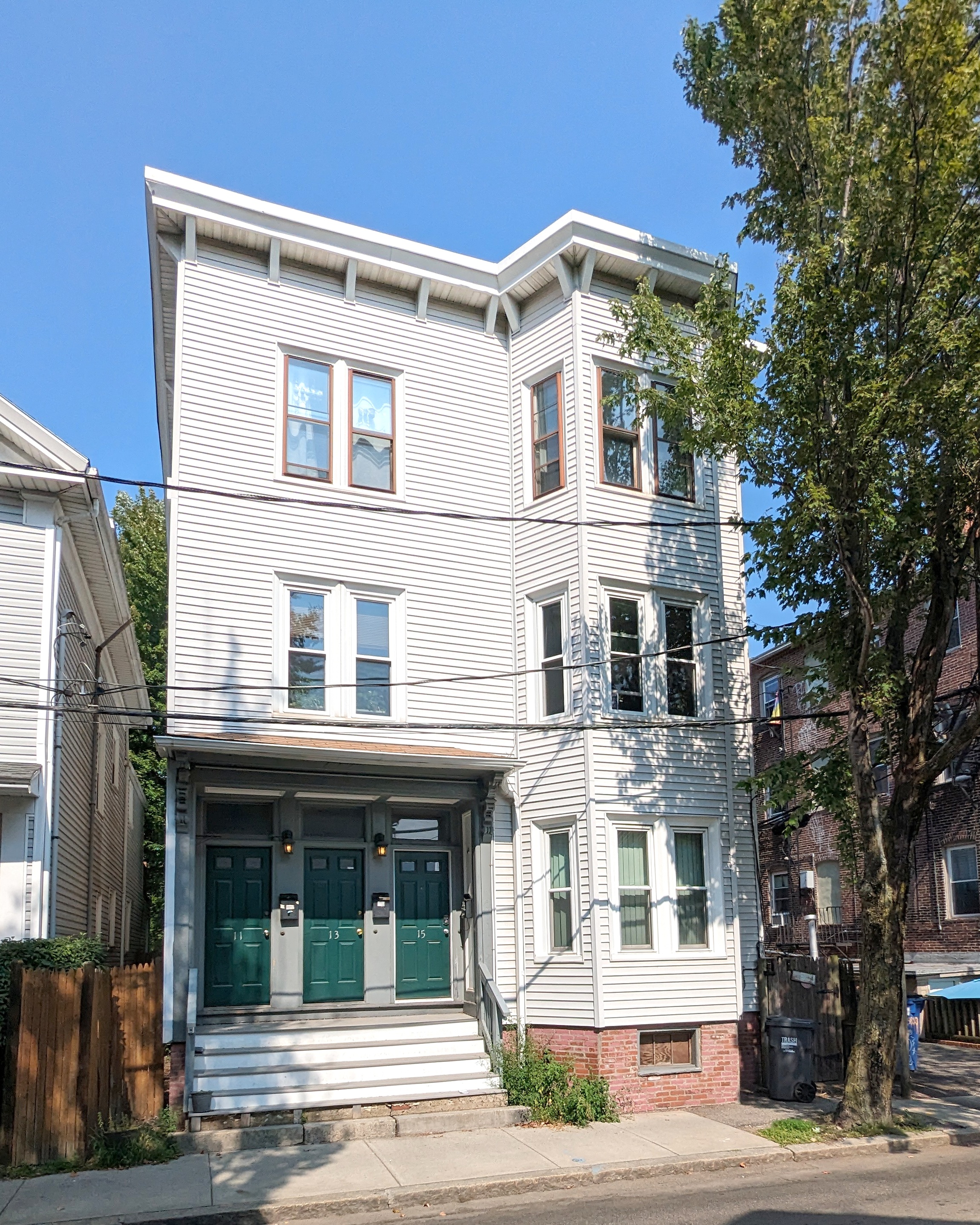 15 Douglas St, Central Square