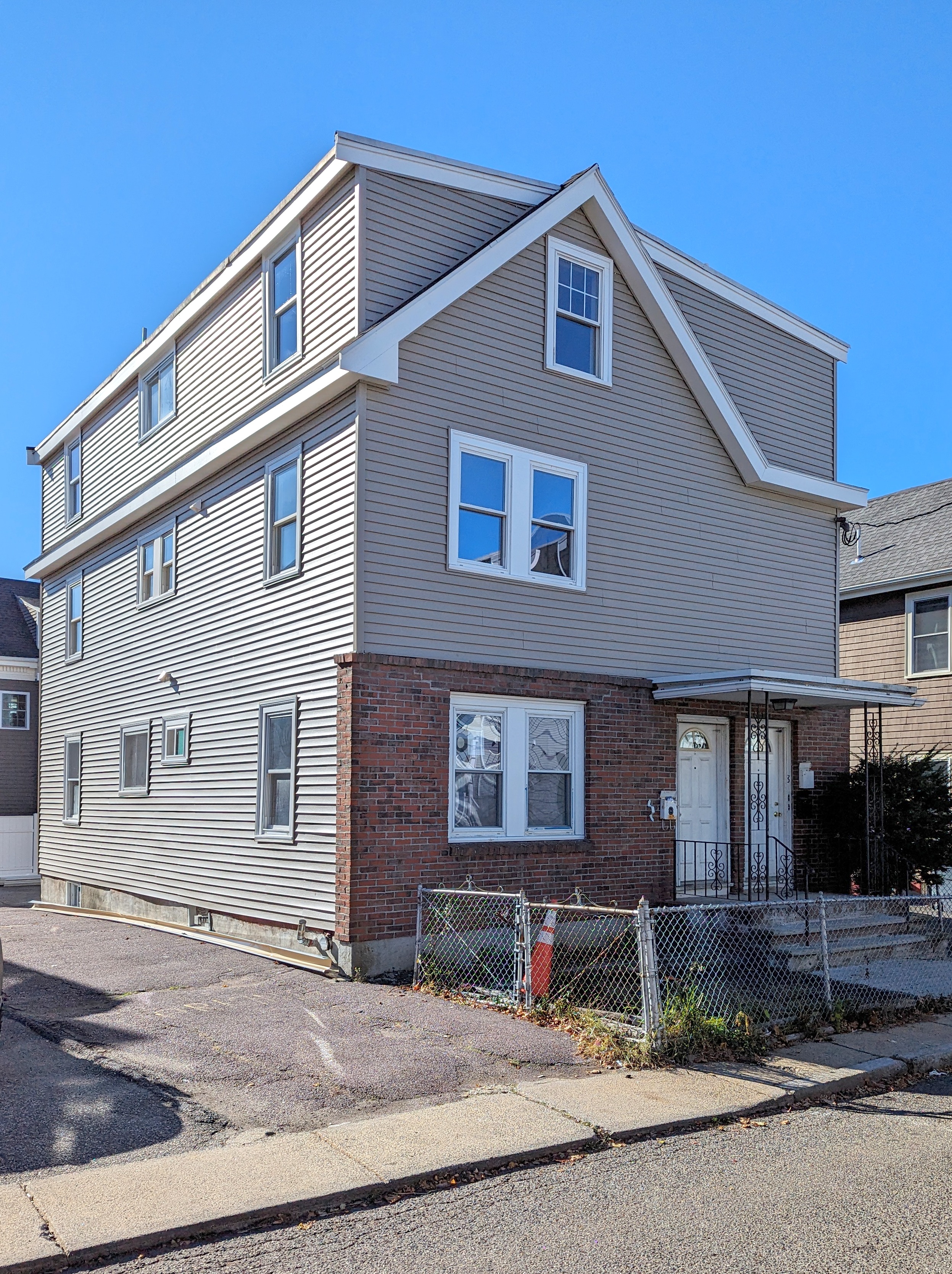 8 Fisk Ave, Magoun Square