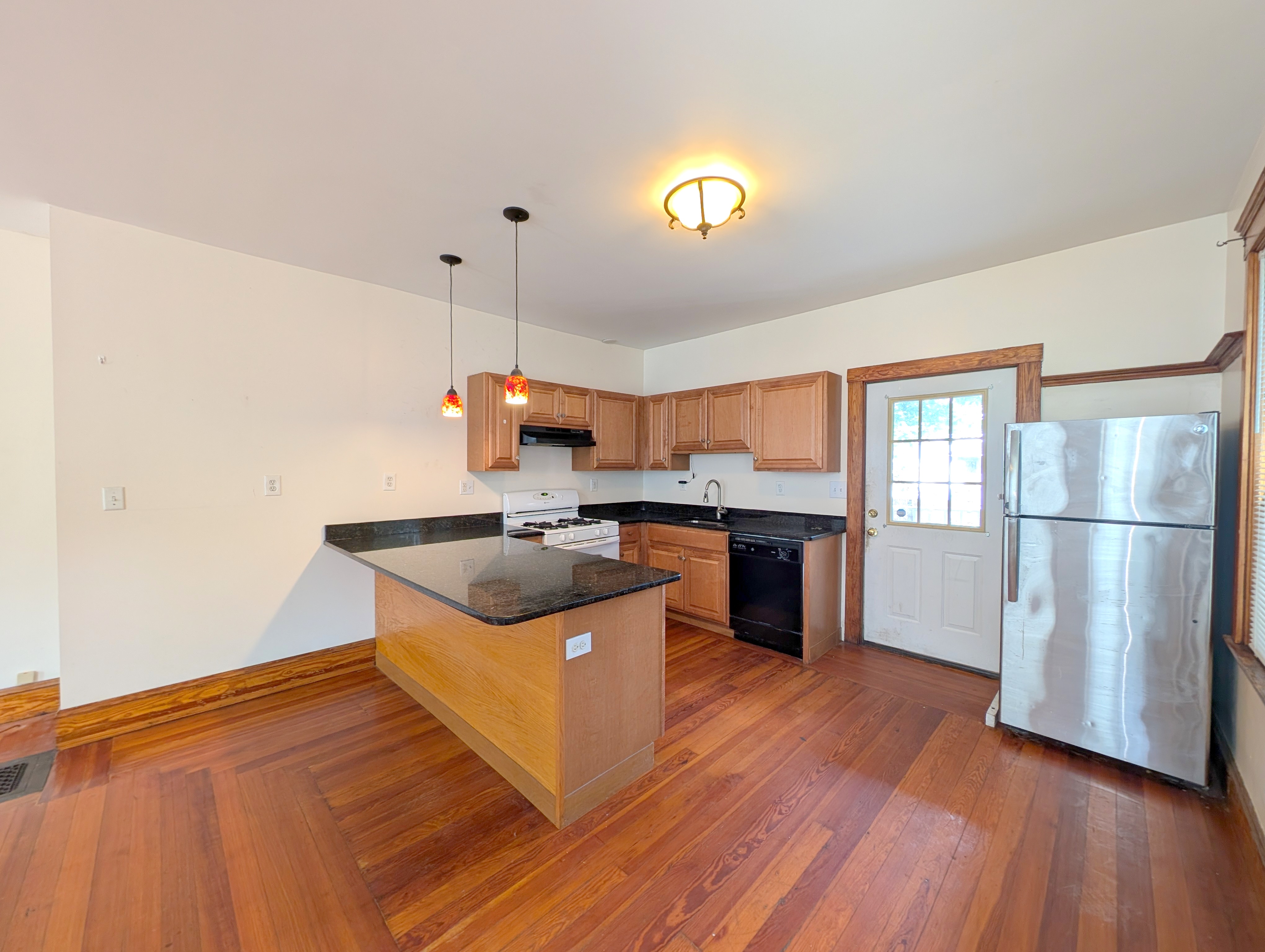 79 Capen St, Medford