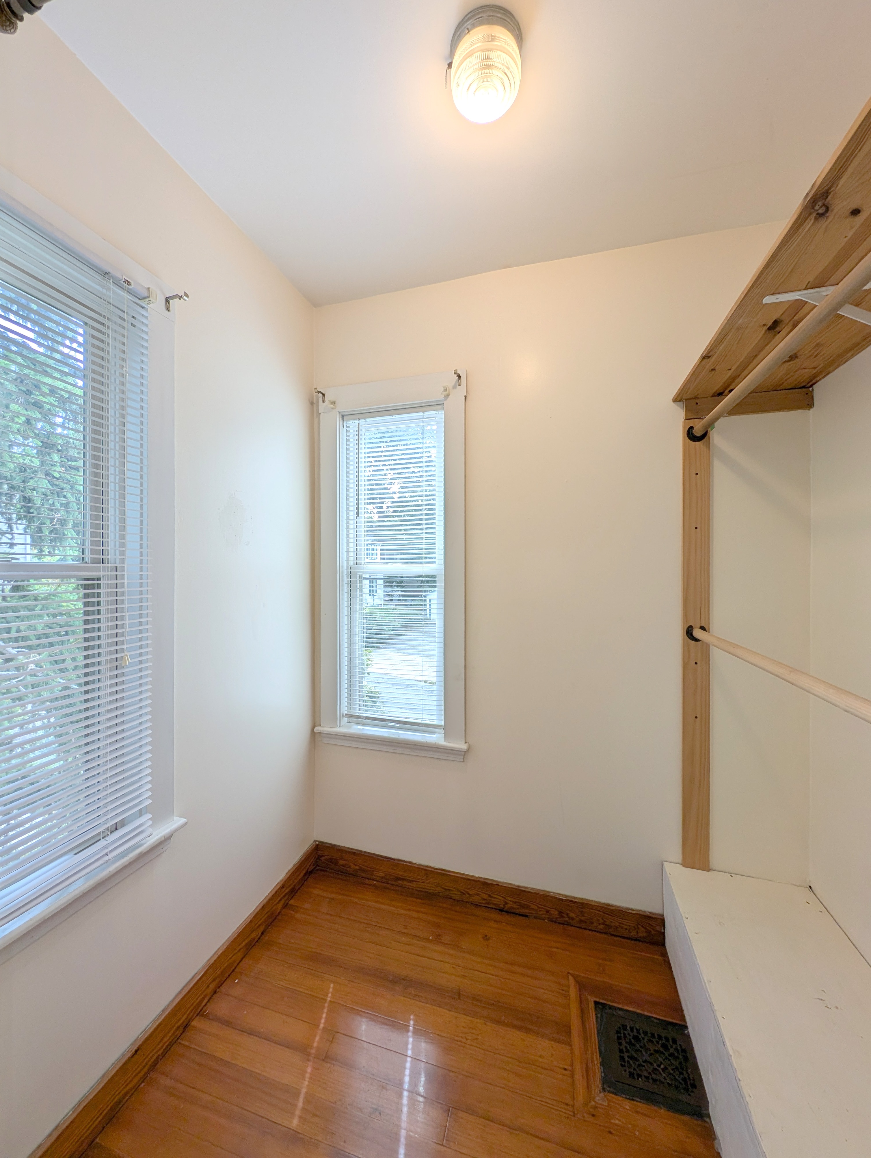 79 Capen St, Medford