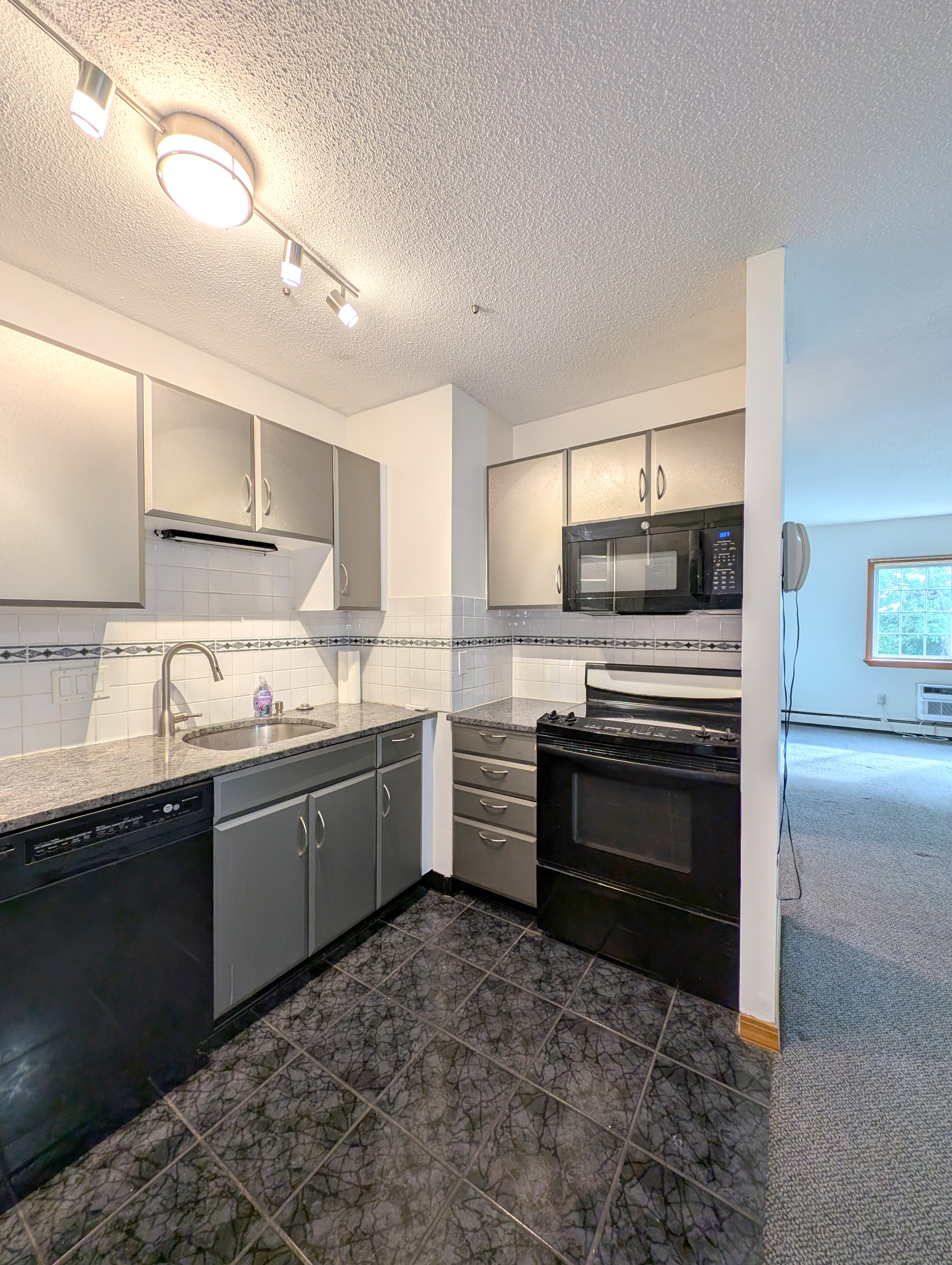 474 Broadway, Magoun Square