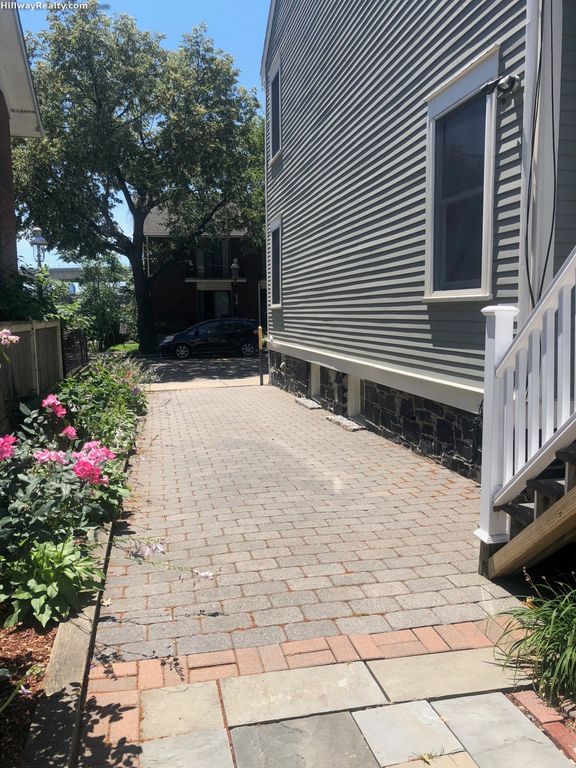 57 Washington St, Charlestown