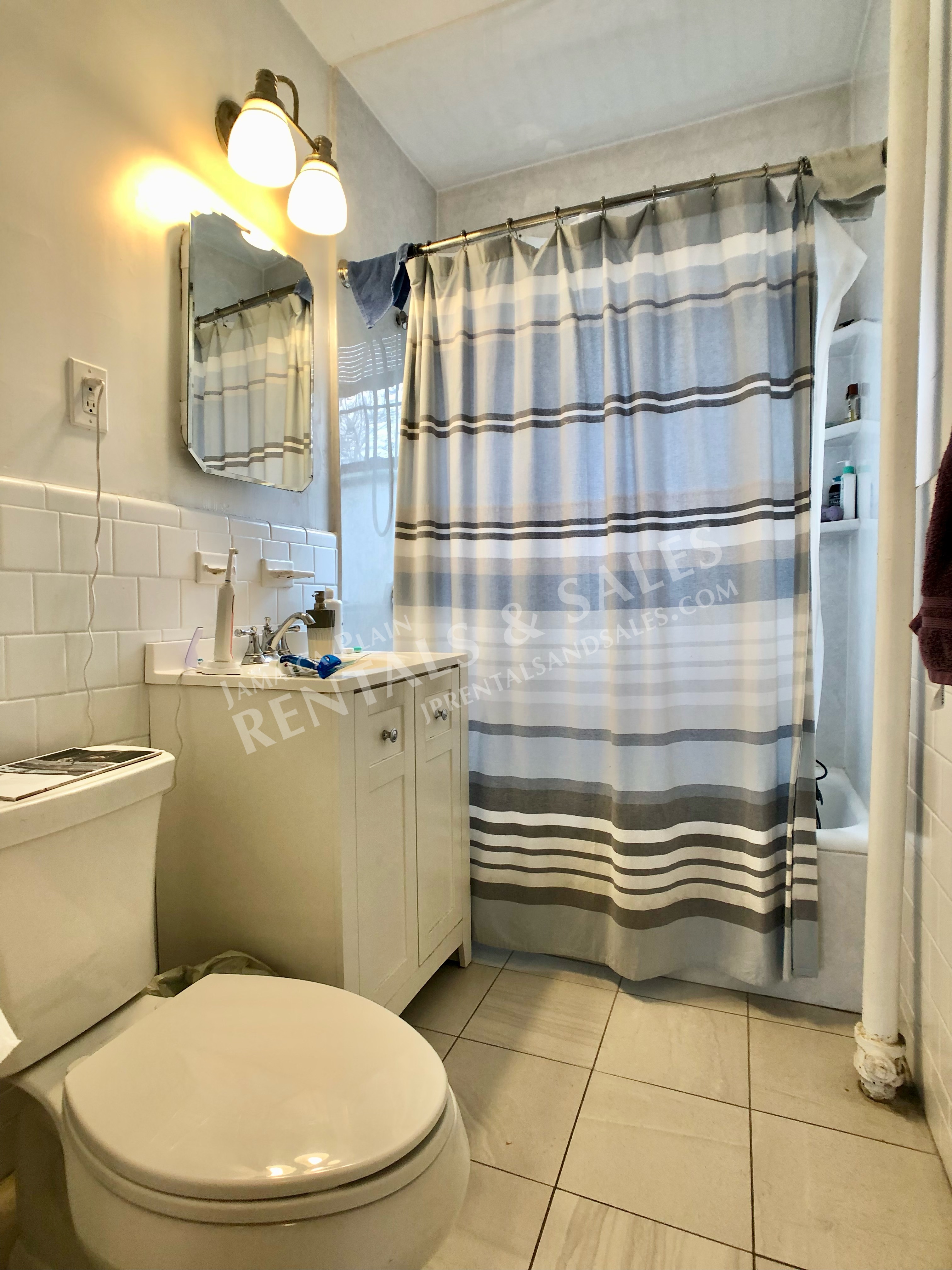 136 Arborway, Jamaica Plain