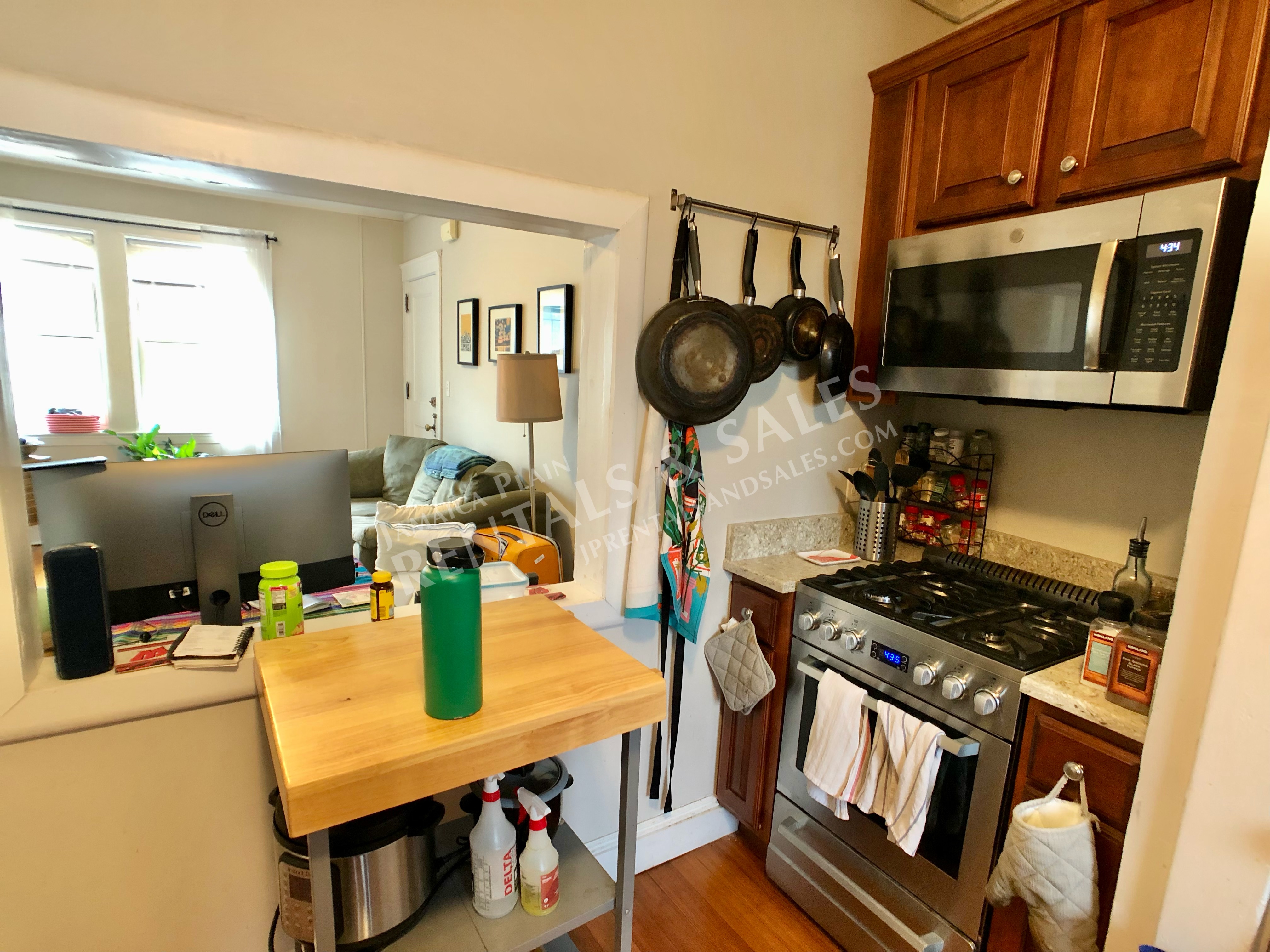 136 Arborway, Jamaica Plain