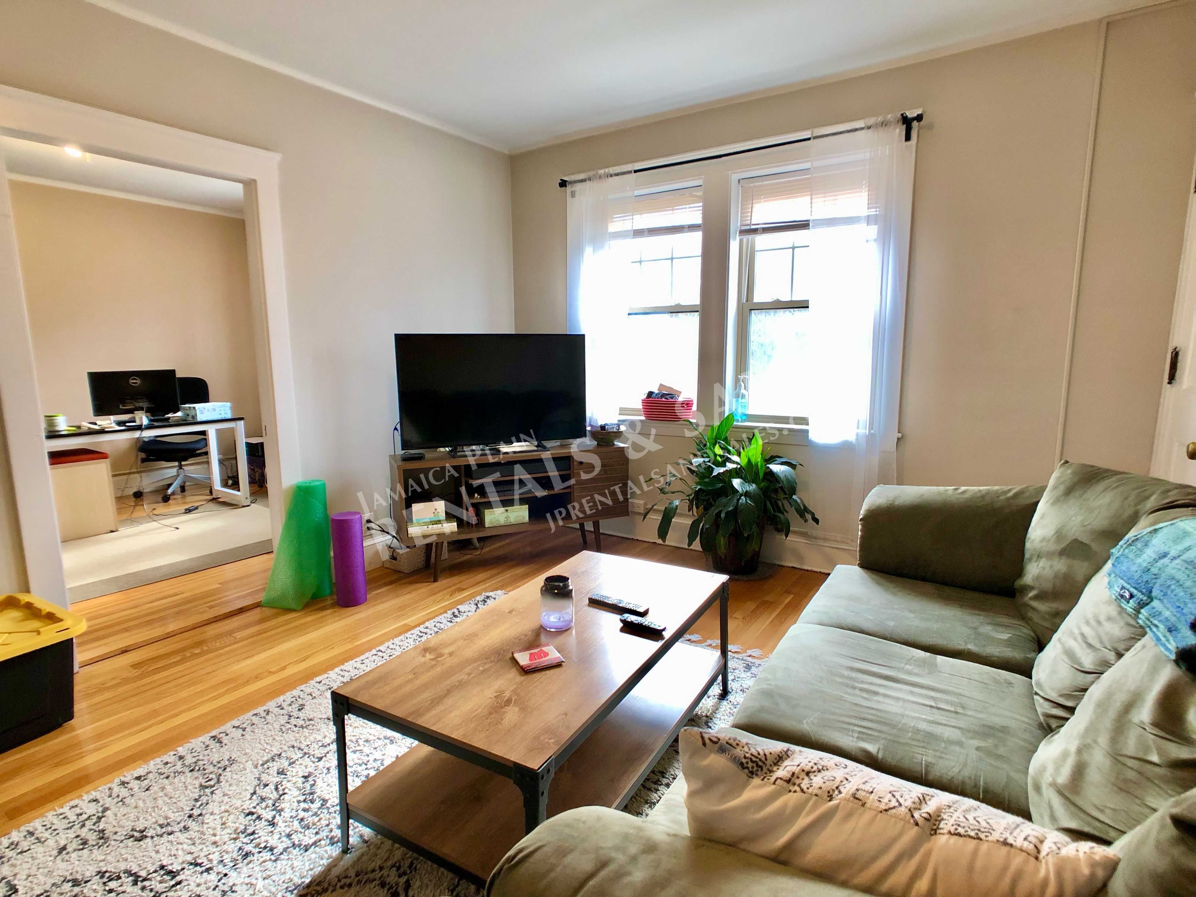 136 Arborway, Jamaica Plain