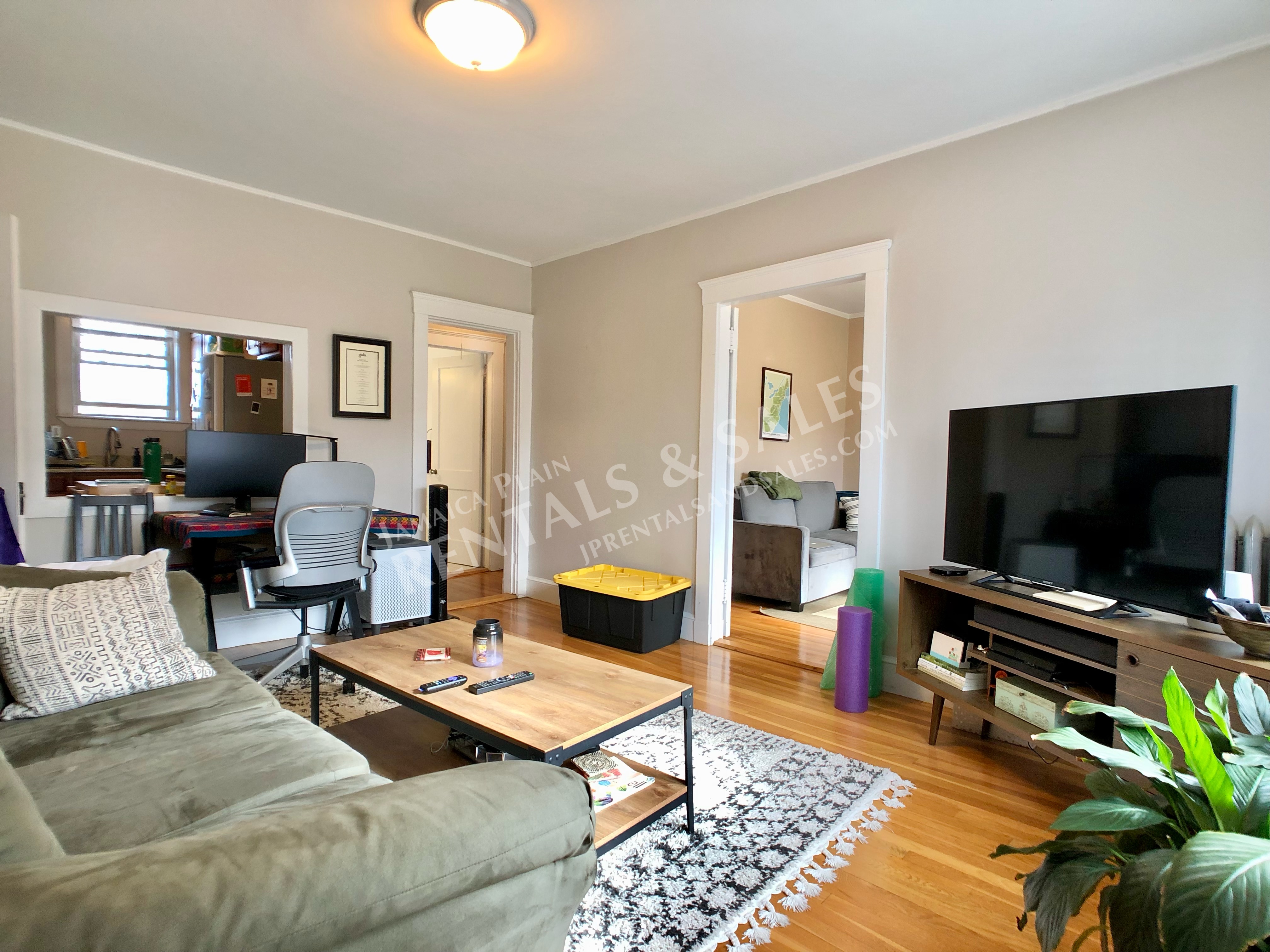 136 Arborway, Jamaica Plain