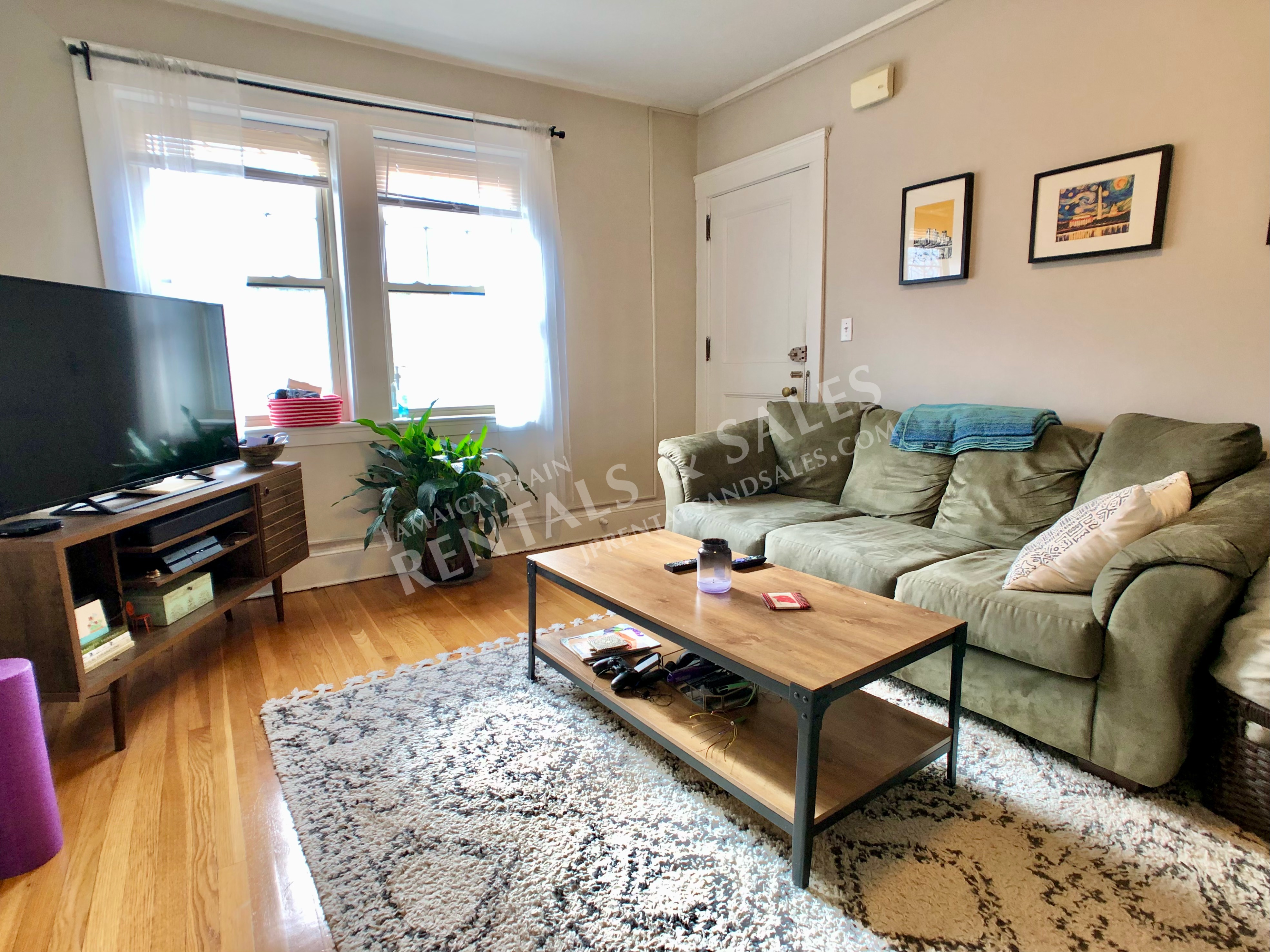 136 Arborway, Jamaica Plain