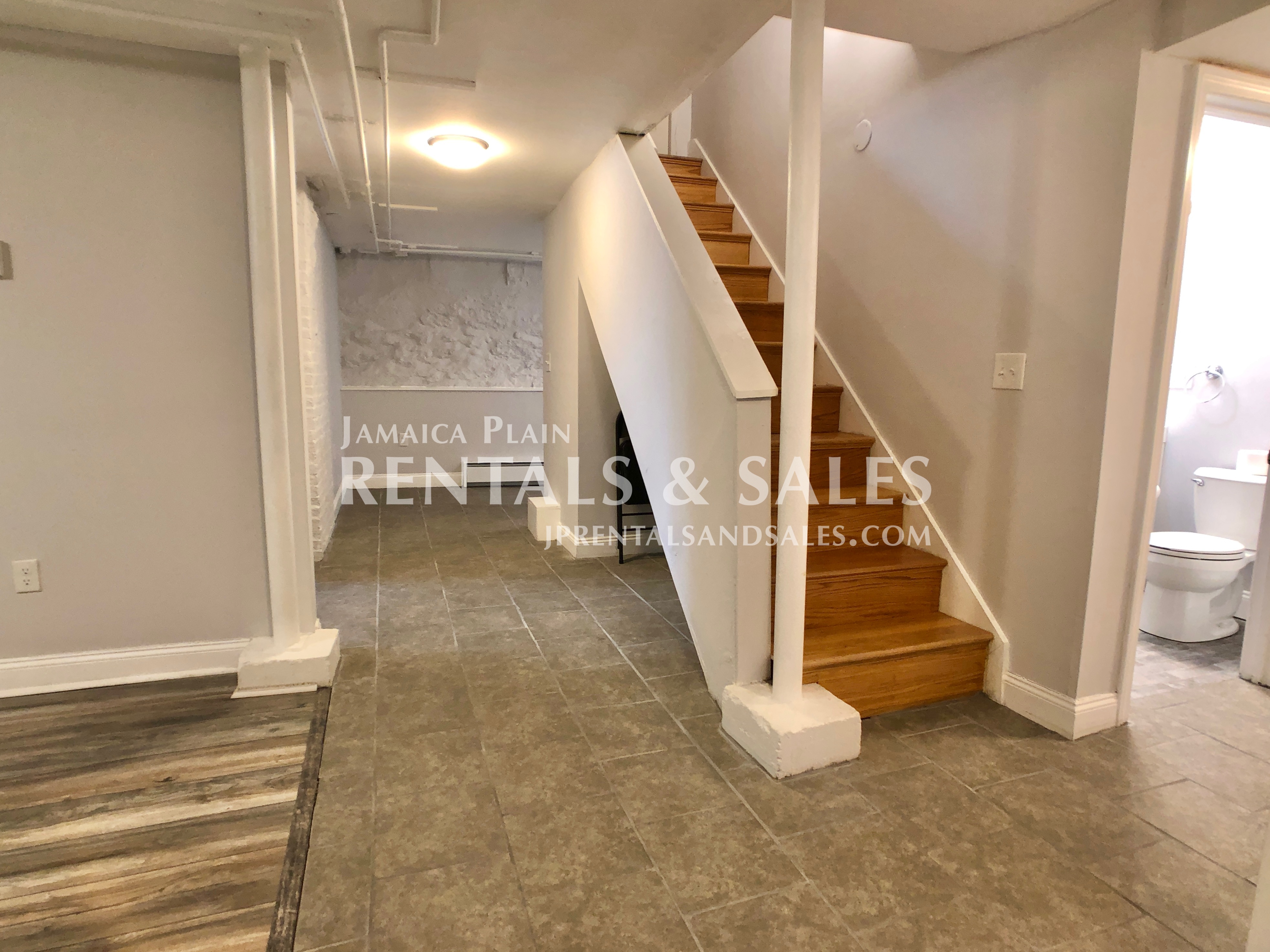 61 Pond St, Jamaica Plain