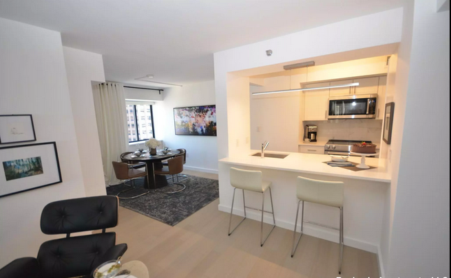 1 Devonshire Pl, Downtown