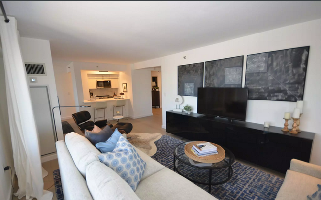 1 Devonshire Pl, Downtown