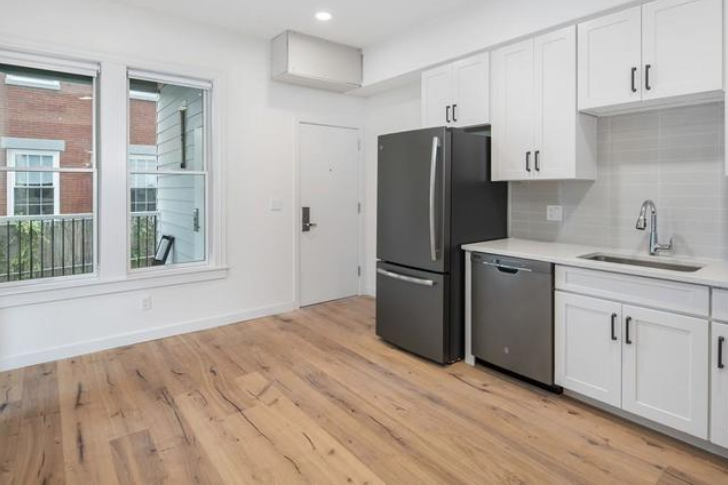 24 Magazine St, Cambridgeport