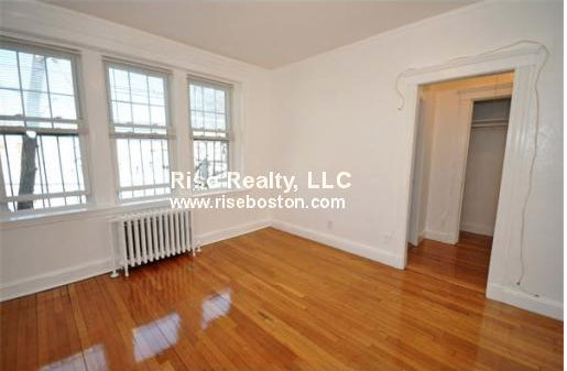 1949 Commonwealth Ave, Brighton