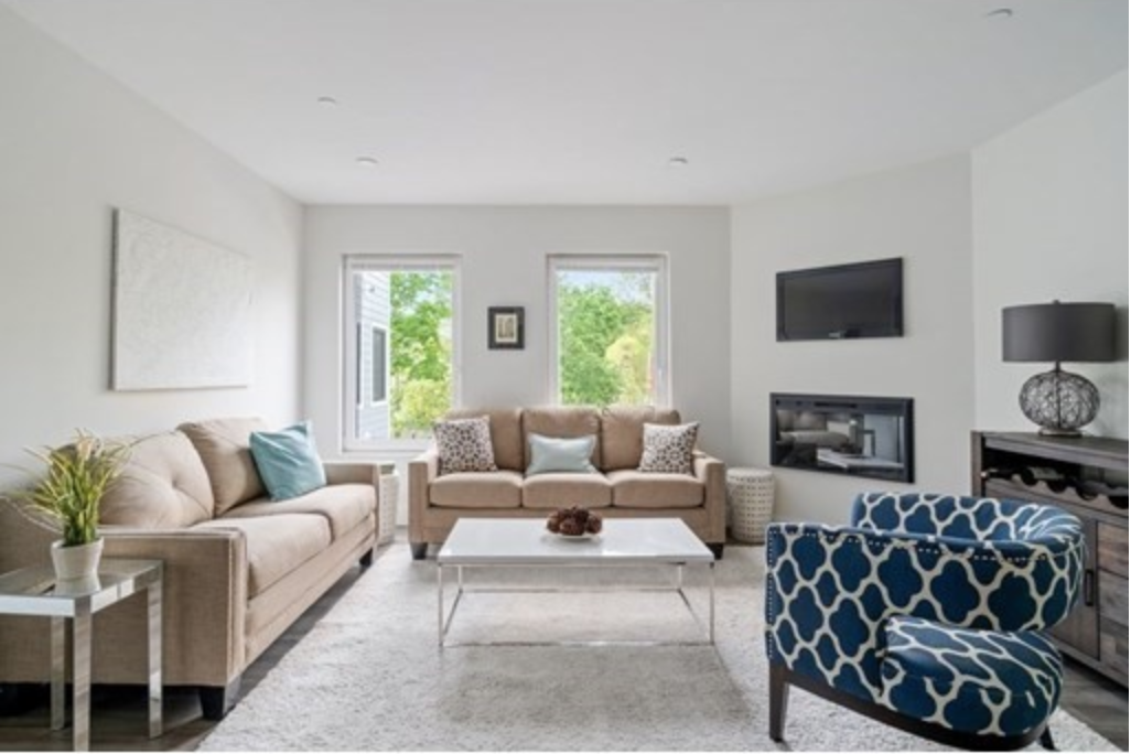 317 Belgrade, Roslindale