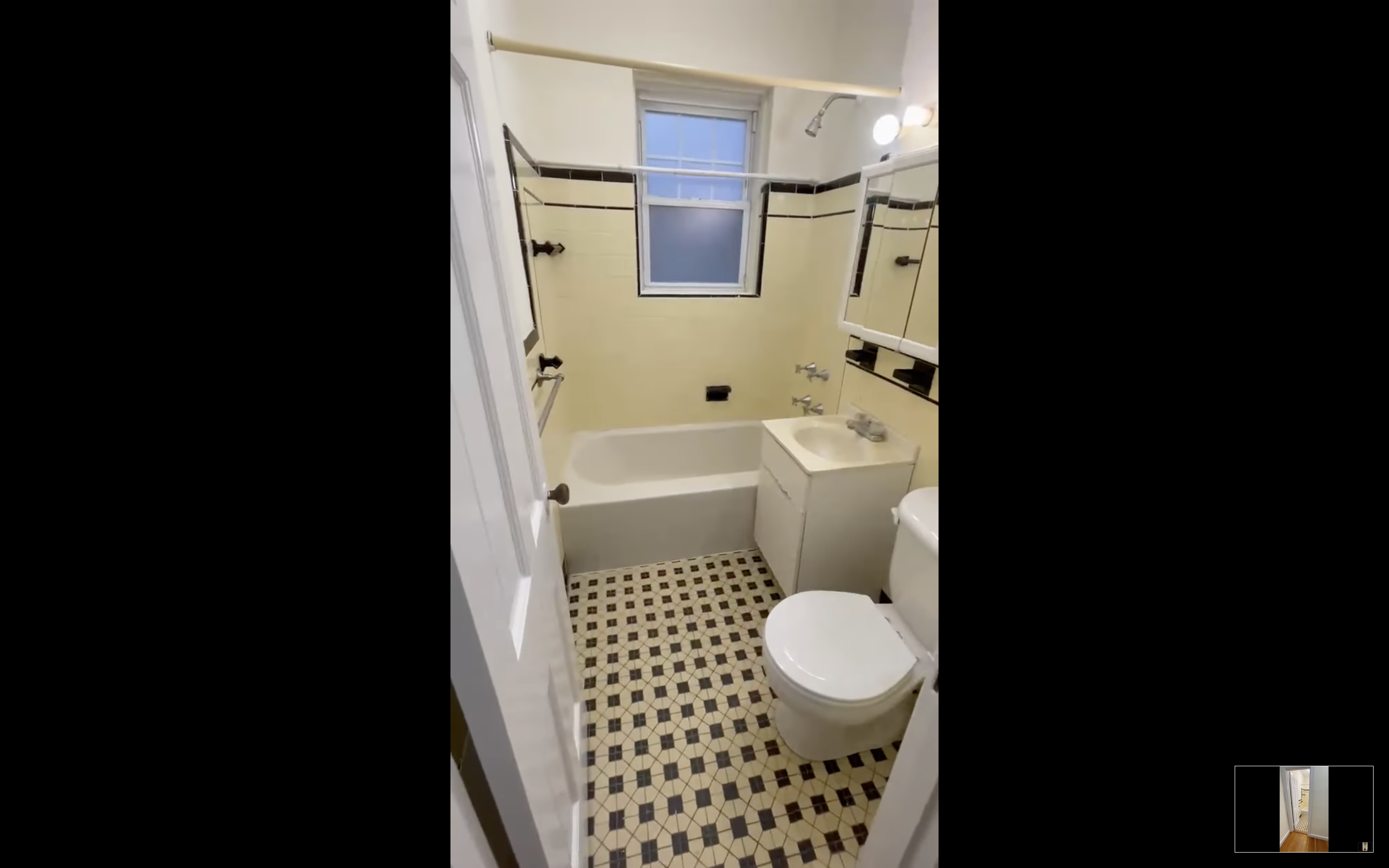 22 Fairbanks St, Washington Square