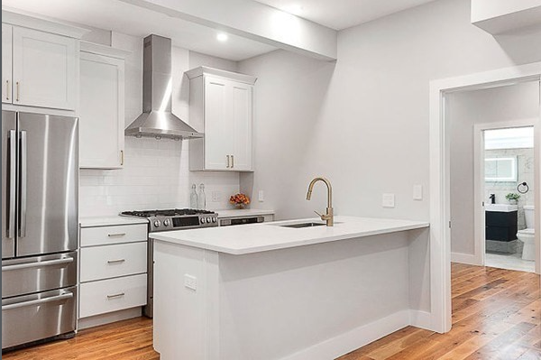 182 7th St, South Boston