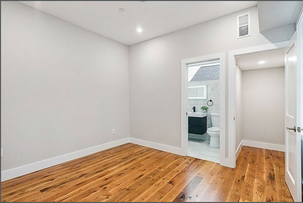 182 7th St, South Boston