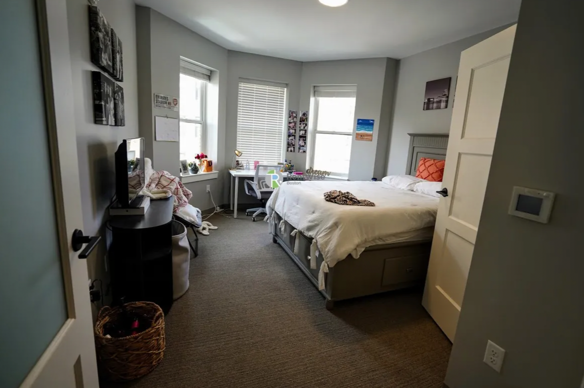 100 Hemenway St, Fenway