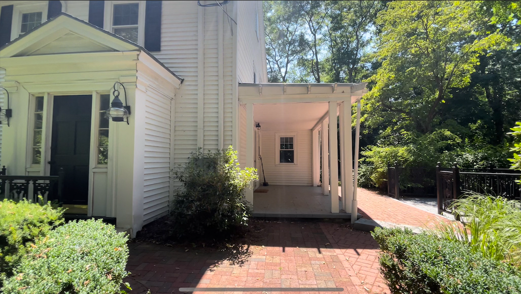 198 Wolcott Rd, Chestnut Hill