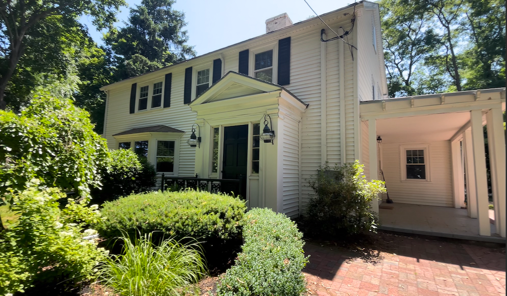 198 Wolcott Rd, Chestnut Hill