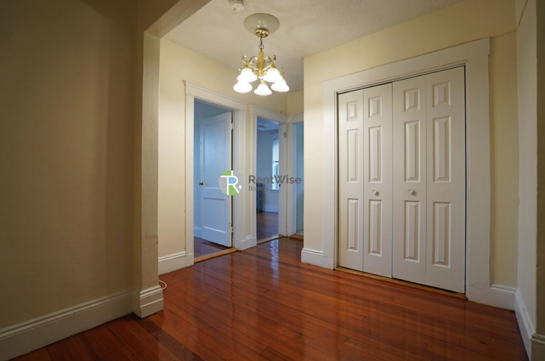 518 Cambridge St, Allston