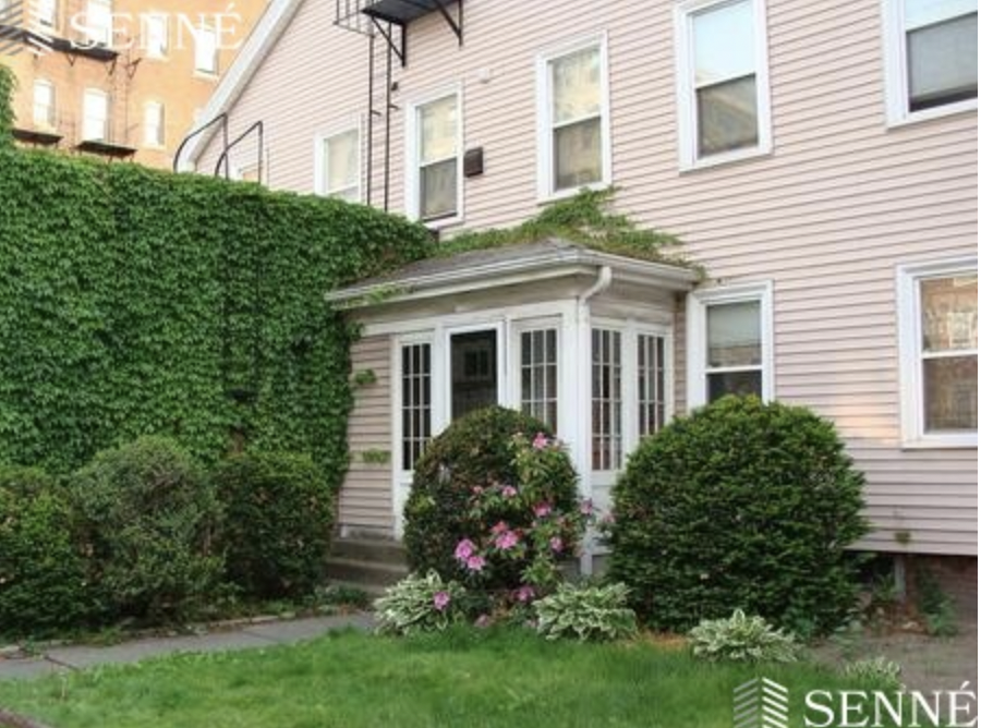 898 Massachusetts Ave, Riverside