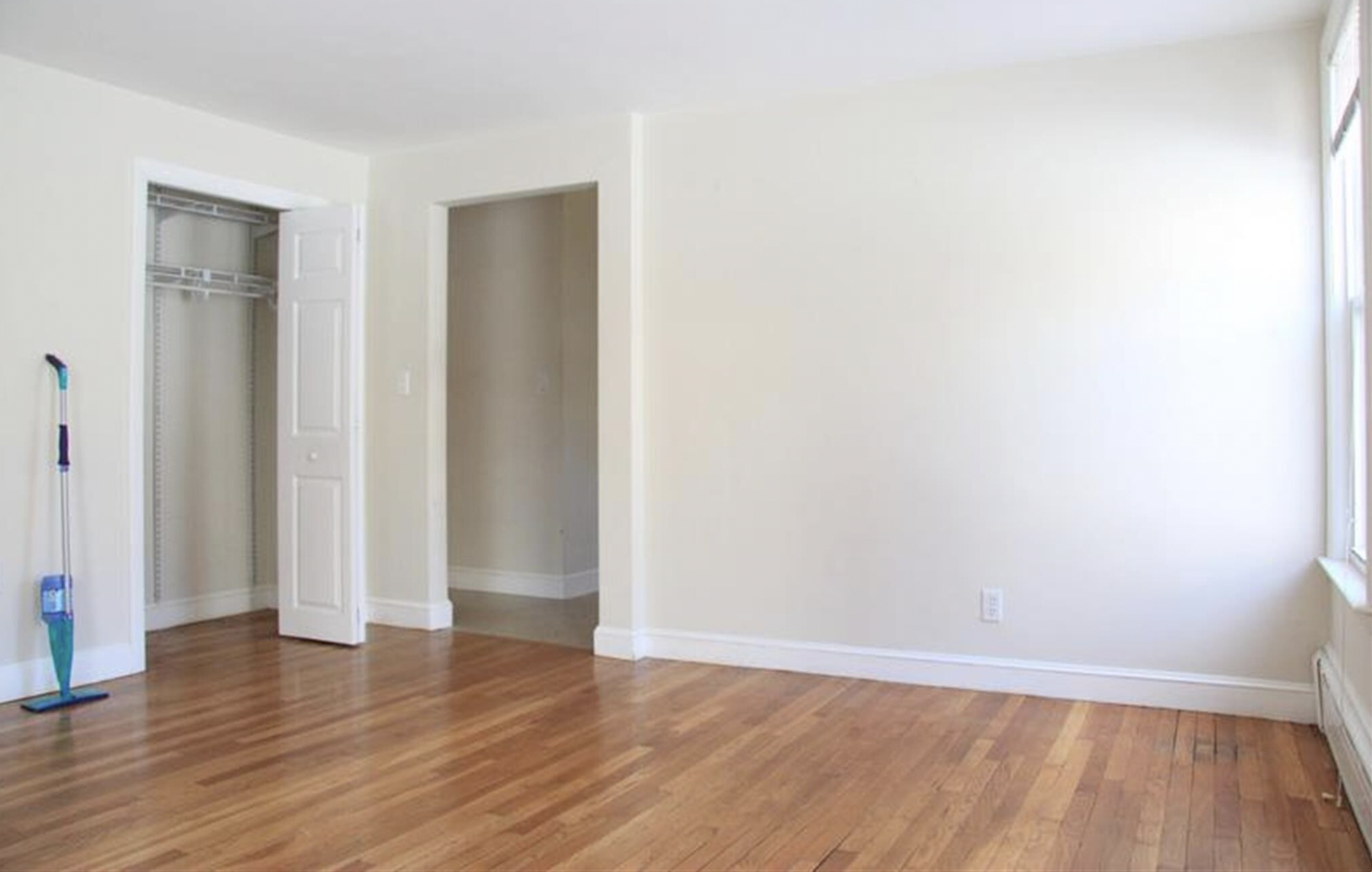 898 Massachusetts Ave, Riverside