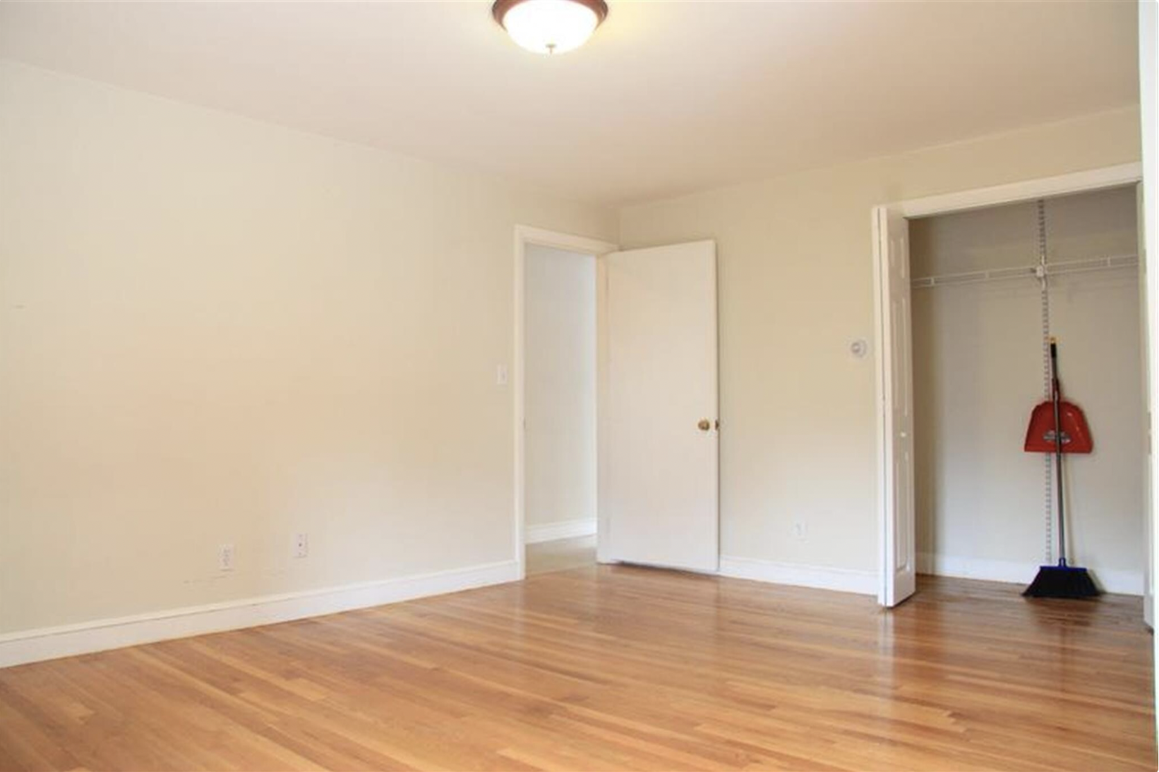 898 Massachusetts Ave, Riverside