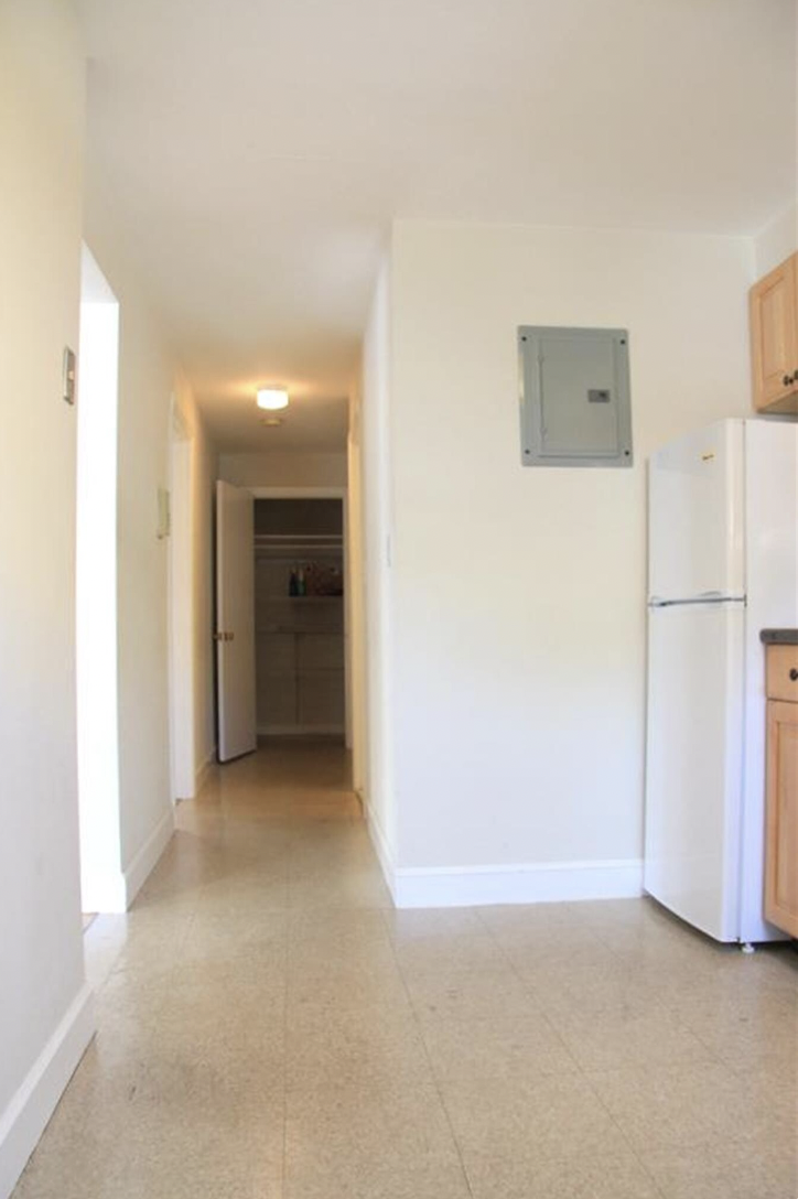 898 Massachusetts Ave, Riverside