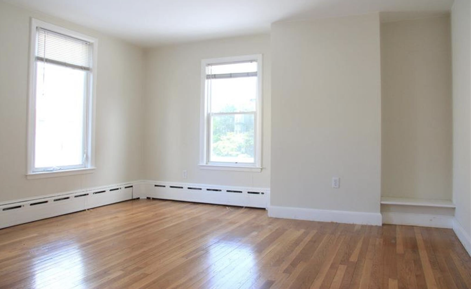 898 Massachusetts Ave, Riverside