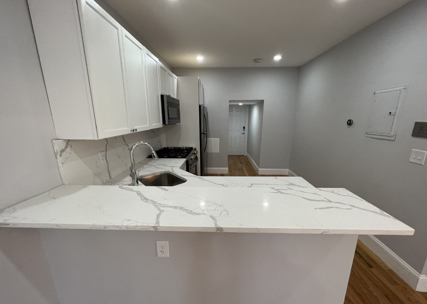 372 Oxford St, Ward Two