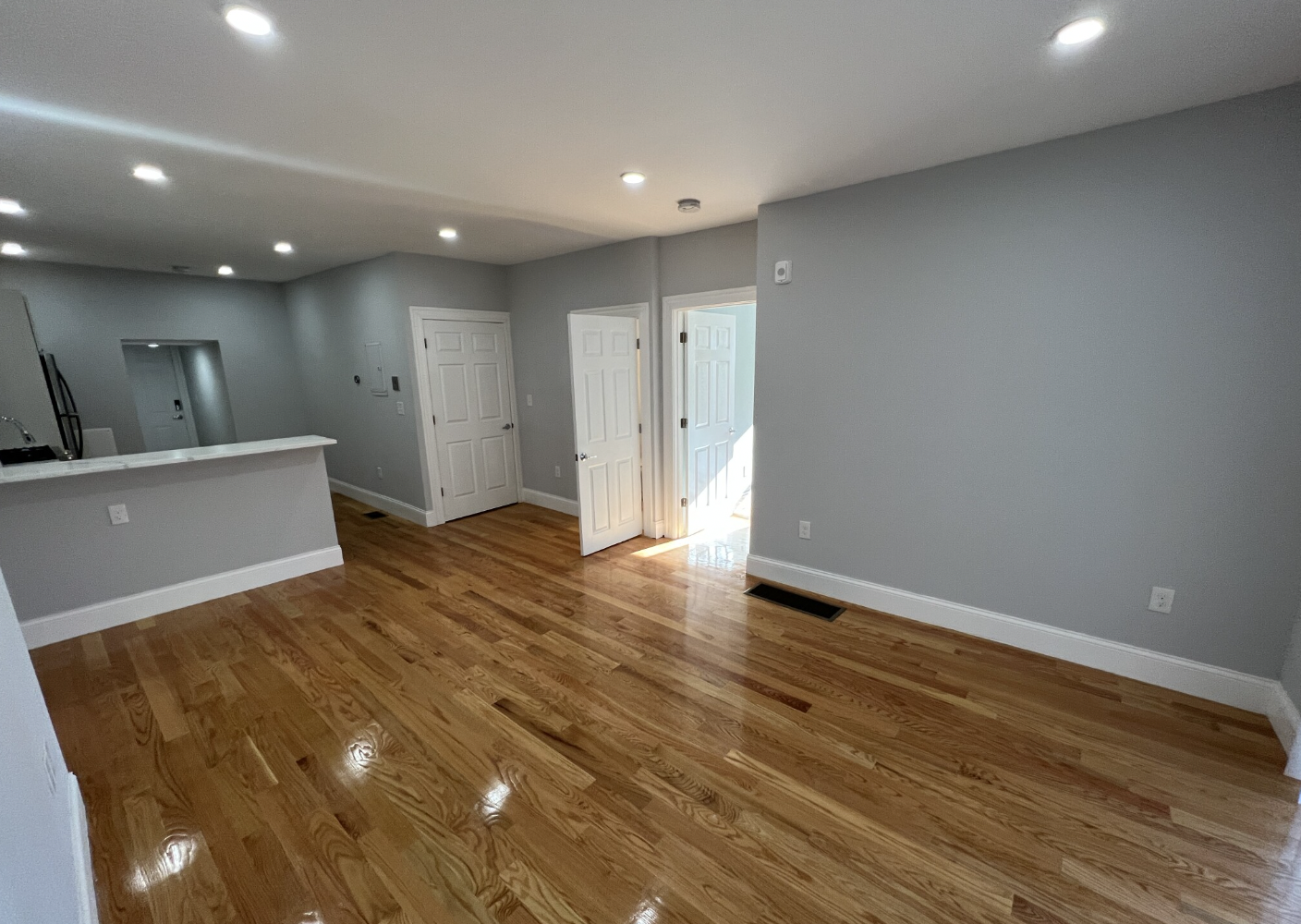 372 Oxford St, Ward Two