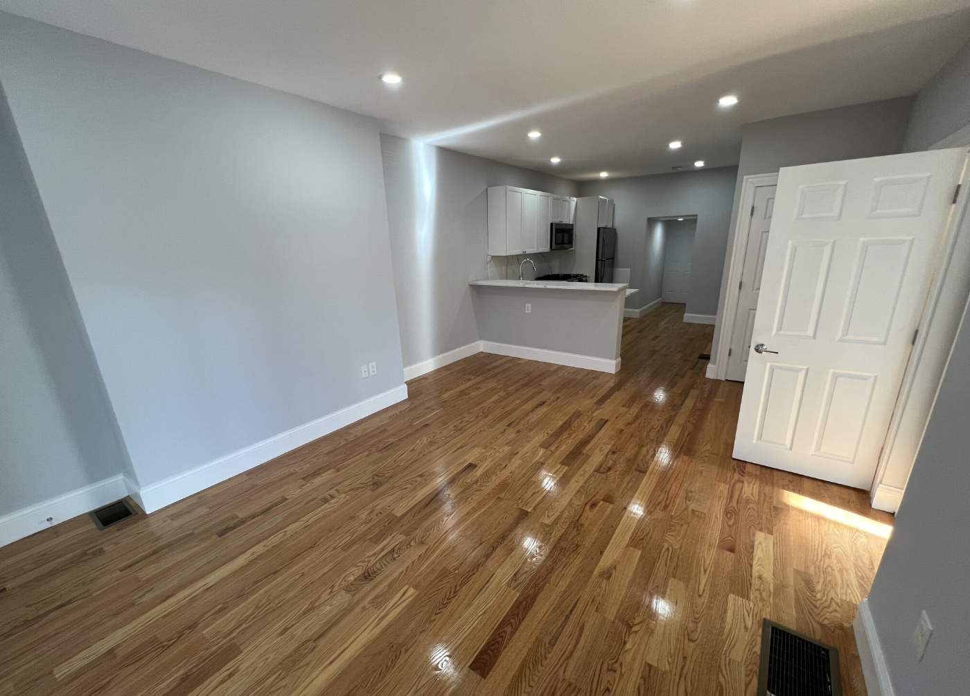 372 Oxford St, Ward Two