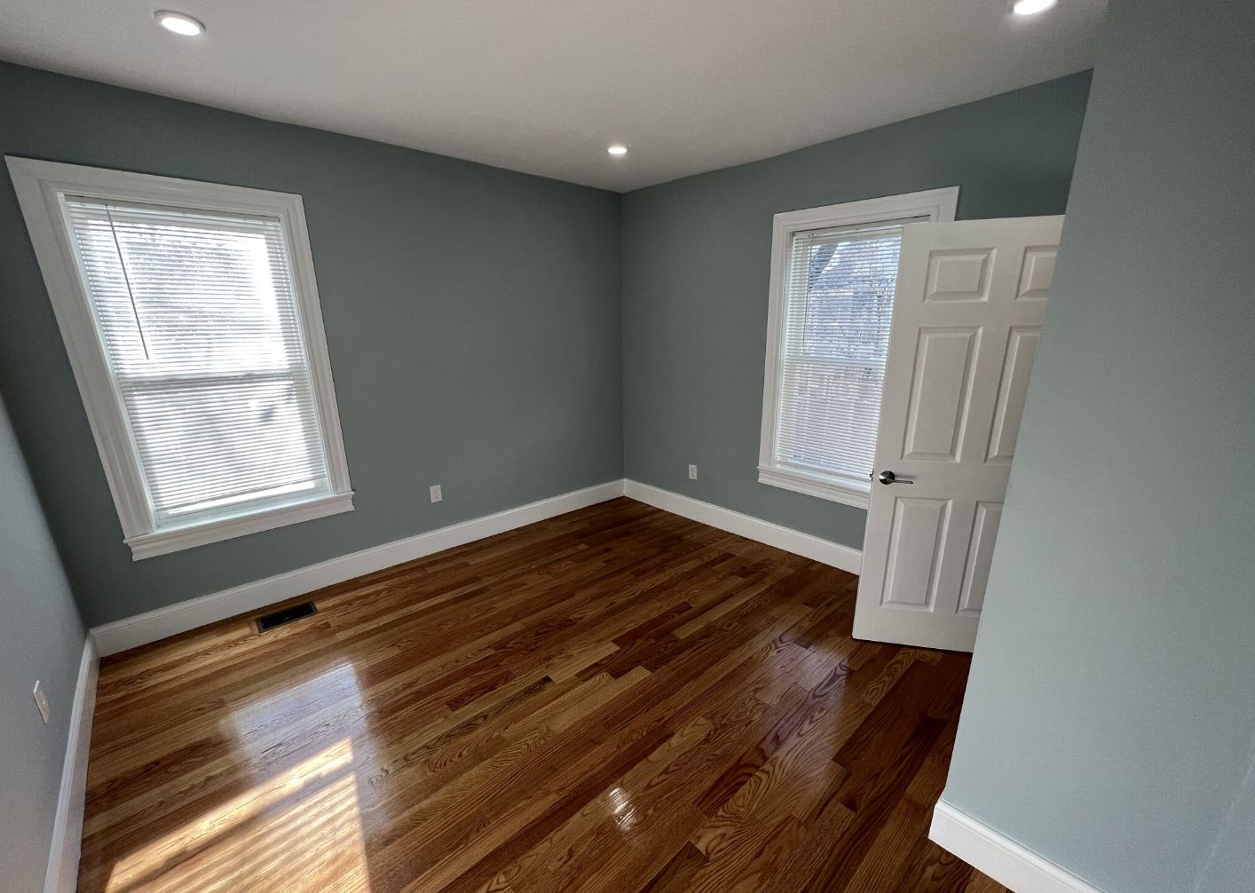 372 Oxford St, Ward Two