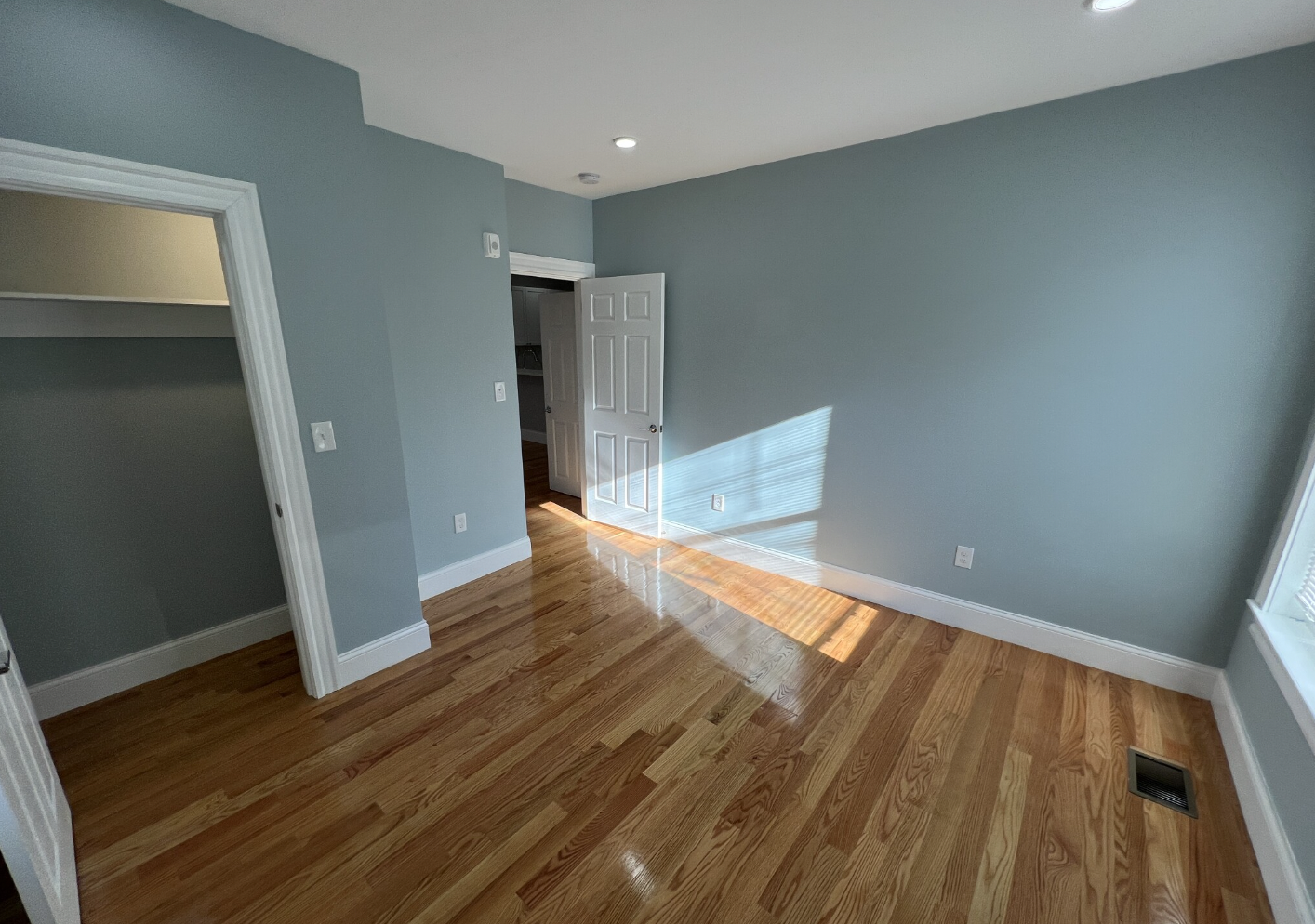 372 Oxford St, Ward Two