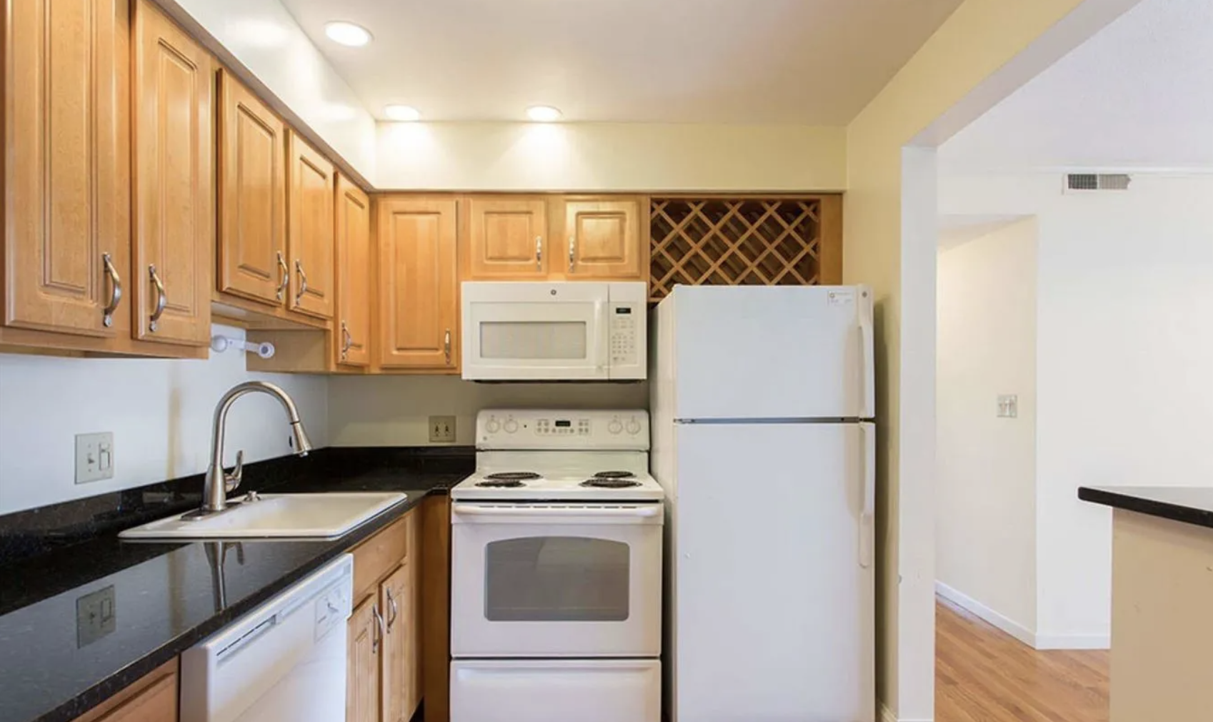 320 Hammond Pond Pkwa, Chestnut Hill