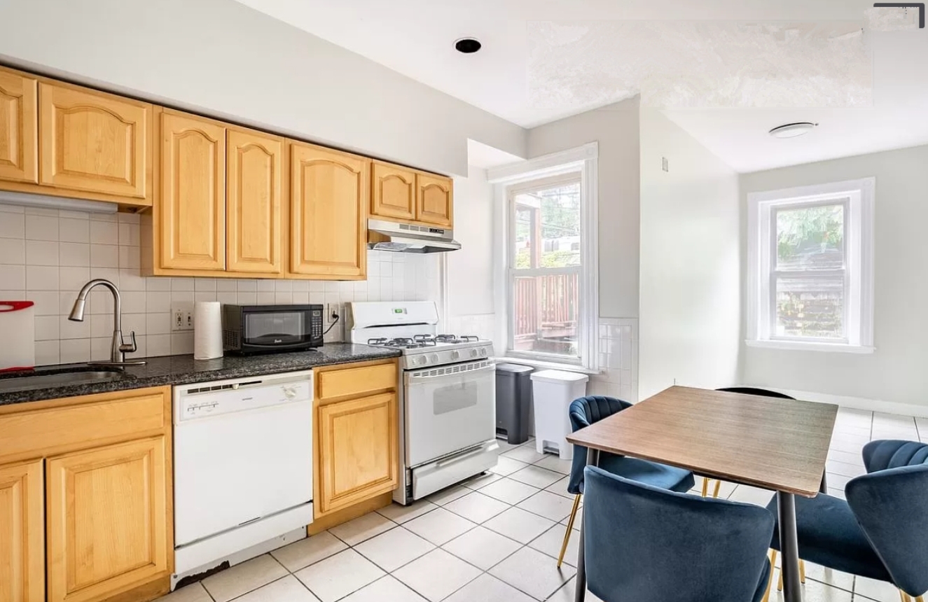 10 Strathmore Rd, Washington Square