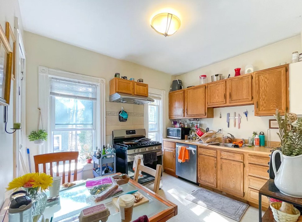 29 Pratt St, Allston