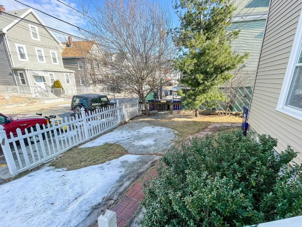 29 Pratt St, Allston